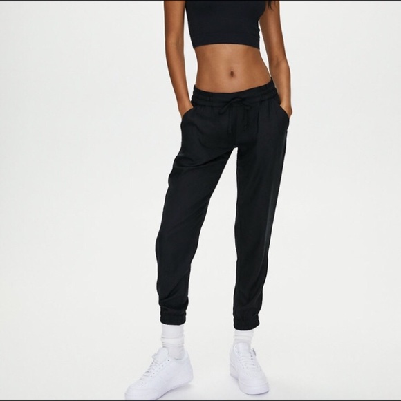 Aritzia Pants - Aritzia Talula black joggers size xs